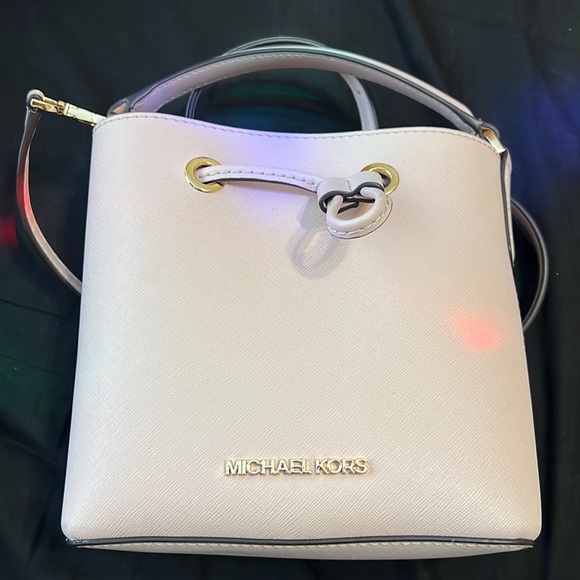 Small Michael Kors pink crossbody - Picture 1 of 2